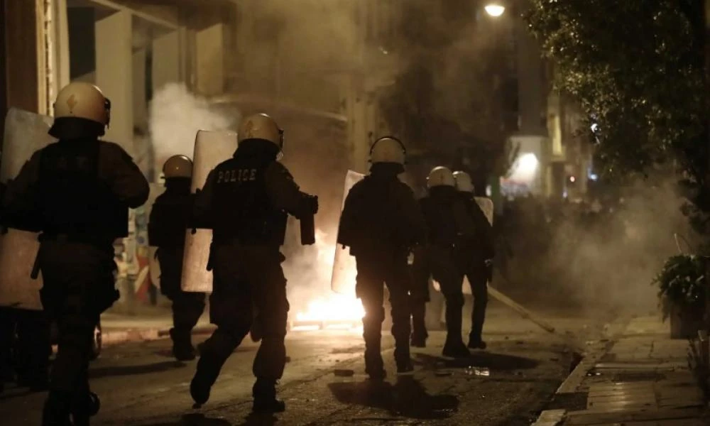 Ζωγράφου: Επίθεση με μολότοφ κατά του αστυνομικού τμήματος
